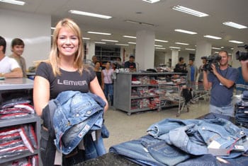 Lemier Jeans realiza ação publicitária