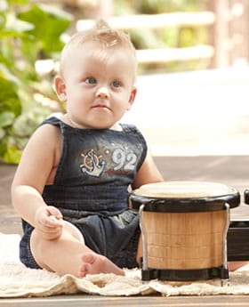 Paraíso adere ao jeans para bebês