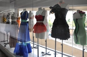 Exposição mostra roupas feitas sem tecidos