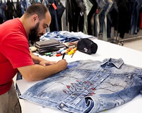 Denim vira tela para pintura