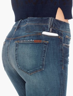 Jeans para levar e carregar celular