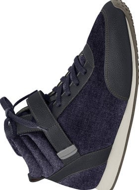 Picadilly amplia calçados em denim