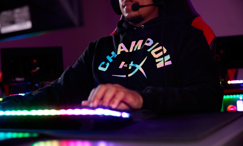 moda-gamer-collab-hyperx-e-champion-imagem-01