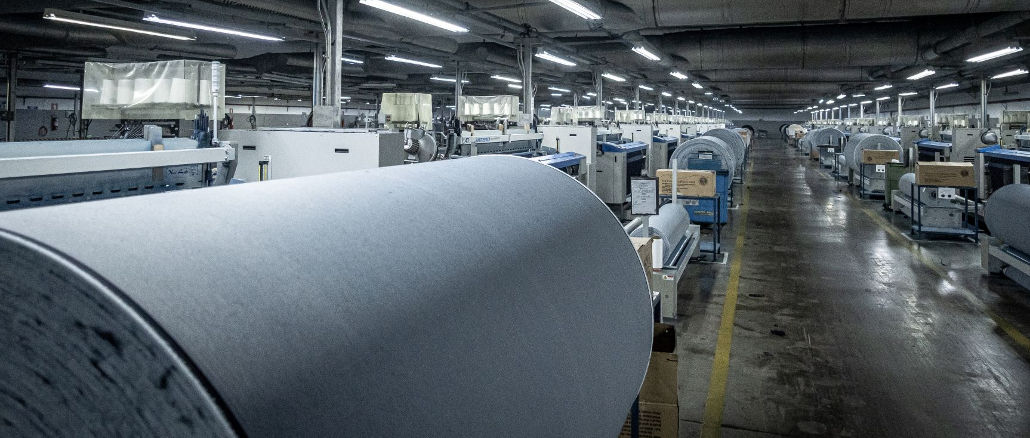 Capricórnio estuda produzir denim color