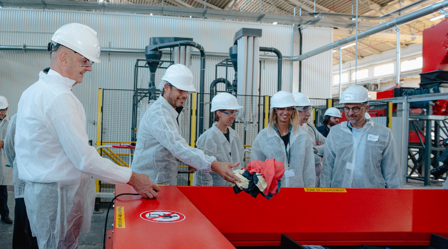 Carbios abre 1ª usina de biorreciclagem têxtil na França