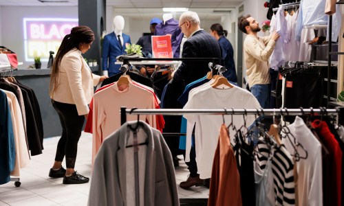 Inflação de moda e roupas avança menos em maio de 2024